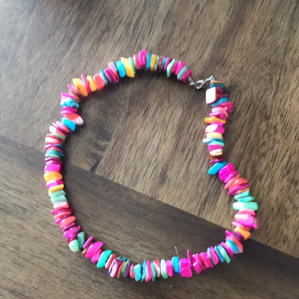 Imitation stone necklace 20 inch ..in great condition